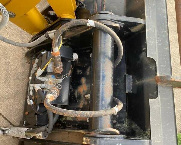 Желтый Катерпиллер 432, объемом двигателя 0 л и пробегом 1 тыс. км за 89999 $, фото 4 на Automoto.ua