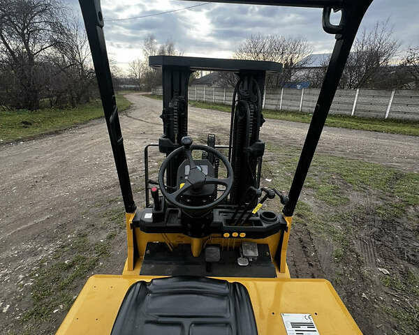 Желтый Катерпиллер ЕП, объемом двигателя 0 л и пробегом 6 тыс. км за 11250 $, фото 3 на Automoto.ua