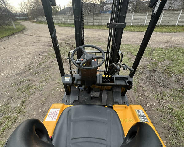 Желтый Катерпиллер ЕП, объемом двигателя 0 л и пробегом 6 тыс. км за 11250 $, фото 17 на Automoto.ua