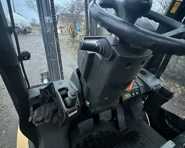 Желтый Катерпиллер ГП, объемом двигателя 2.2 л и пробегом 6 тыс. км за 13999 $, фото 68 на Automoto.ua