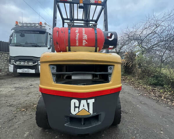 Желтый Катерпиллер ГП, объемом двигателя 2.2 л и пробегом 6 тыс. км за 13999 $, фото 1 на Automoto.ua