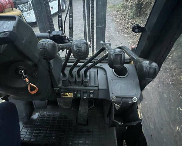 Желтый Катерпиллер ГП, объемом двигателя 2.2 л и пробегом 6 тыс. км за 13999 $, фото 70 на Automoto.ua