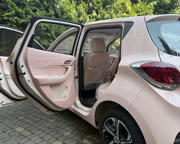 Бежевый Чанган E-Star, объемом двигателя 0 л и пробегом 4 тыс. км за 14000 $, фото 1 на Automoto.ua