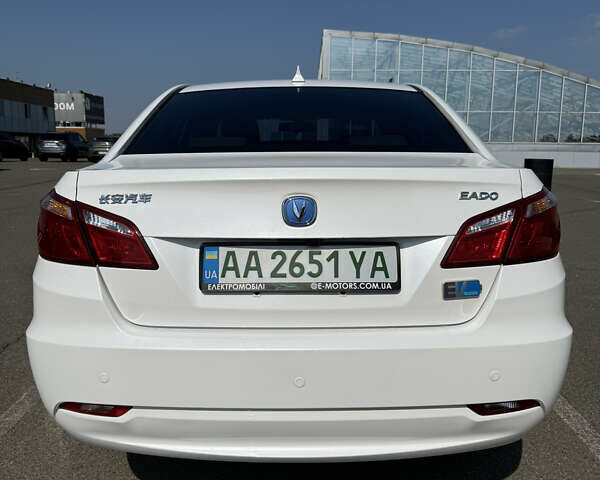 Белый Чанган Eado, объемом двигателя 0 л и пробегом 52 тыс. км за 8999 $, фото 4 на Automoto.ua