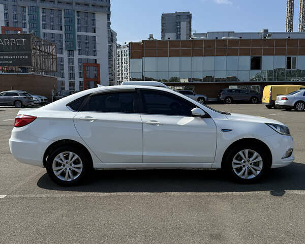 Белый Чанган Eado, объемом двигателя 0 л и пробегом 52 тыс. км за 8999 $, фото 6 на Automoto.ua
