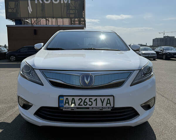 Белый Чанган Eado, объемом двигателя 0 л и пробегом 52 тыс. км за 8999 $, фото 1 на Automoto.ua
