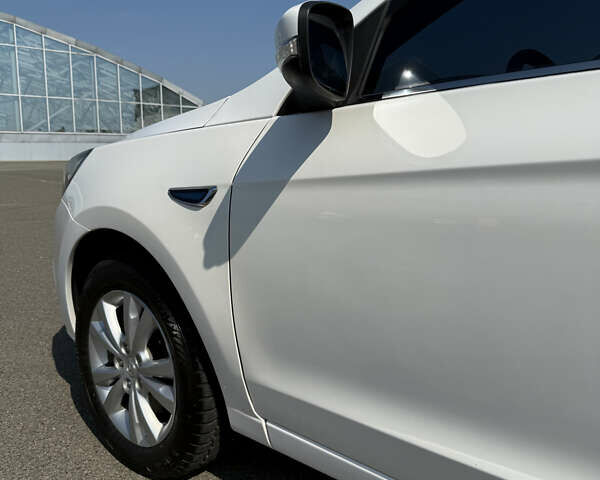 Белый Чанган Eado, объемом двигателя 0 л и пробегом 52 тыс. км за 8999 $, фото 9 на Automoto.ua