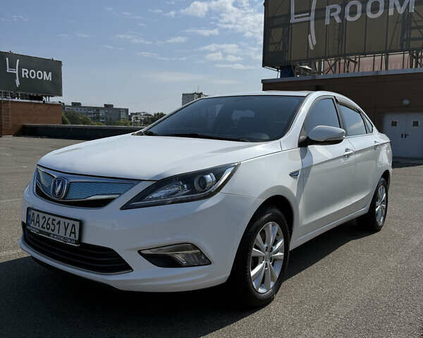 Белый Чанган Eado, объемом двигателя 0 л и пробегом 52 тыс. км за 8999 $, фото 2 на Automoto.ua