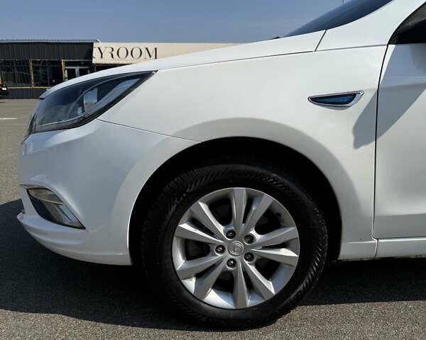Белый Чанган Eado, объемом двигателя 0 л и пробегом 52 тыс. км за 8999 $, фото 8 на Automoto.ua