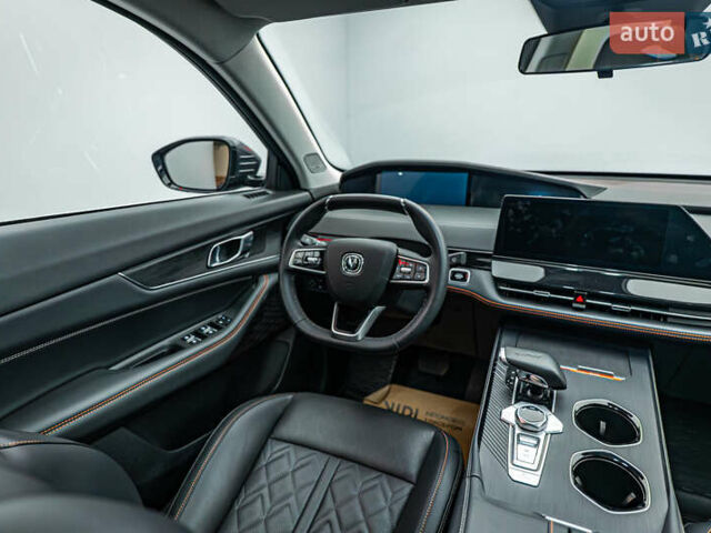 Серый Чанган Uni-K, объемом двигателя 2 л и пробегом 5 тыс. км за 28868 $, фото 11 на Automoto.ua