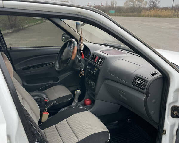 Білий Чері Амулет, об'ємом двигуна 1.5 л та пробігом 212 тис. км за 3300 $, фото 9 на Automoto.ua