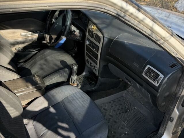 Бежевый Чери Амулет, объемом двигателя 1.6 л и пробегом 360 тыс. км за 1000 $, фото 2 на Automoto.ua