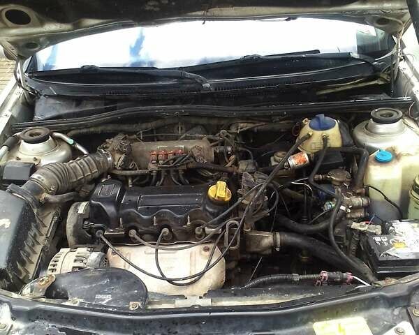 Бежевый Чери Амулет, объемом двигателя 1.6 л и пробегом 240 тыс. км за 2500 $, фото 6 на Automoto.ua