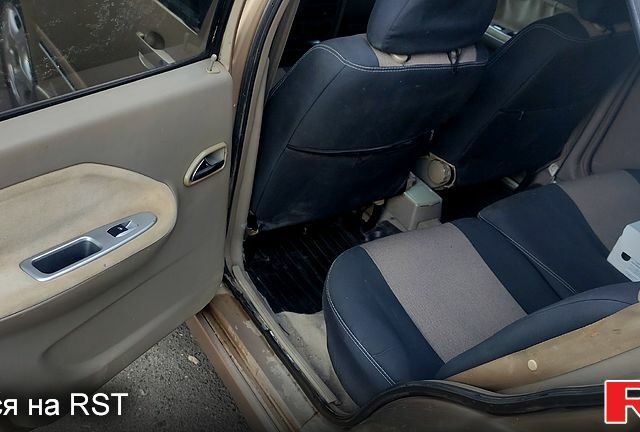 Бежевый Чери Амулет, объемом двигателя 1.6 л и пробегом 182 тыс. км за 1699 $, фото 6 на Automoto.ua