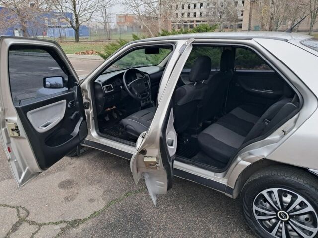 Бежевый Чери Амулет, объемом двигателя 1.6 л и пробегом 159 тыс. км за 2400 $, фото 7 на Automoto.ua