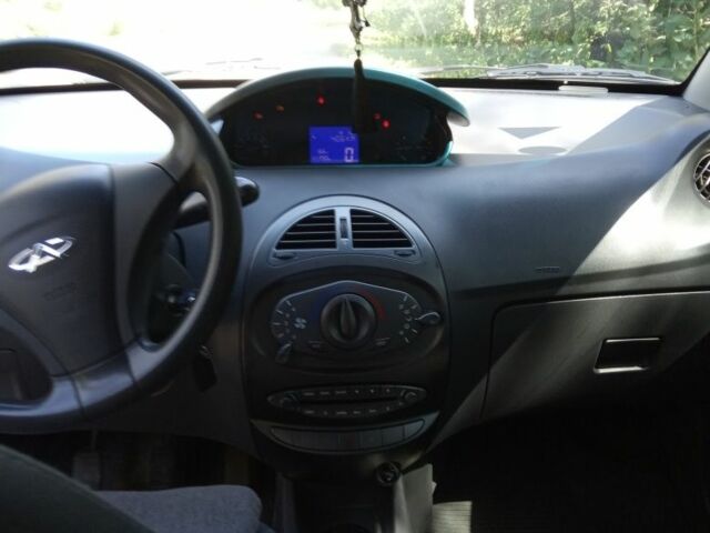 Белый Чери Бит, объемом двигателя 1.3 л и пробегом 112 тыс. км за 3700 $, фото 4 на Automoto.ua