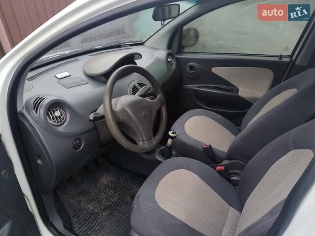Белый Чери Бит, объемом двигателя 1.3 л и пробегом 150 тыс. км за 2700 $, фото 3 на Automoto.ua