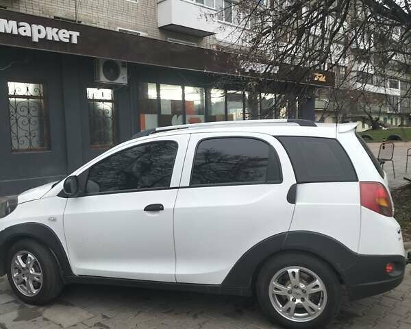 Белый Чери Бит, объемом двигателя 1.3 л и пробегом 122 тыс. км за 3500 $, фото 6 на Automoto.ua