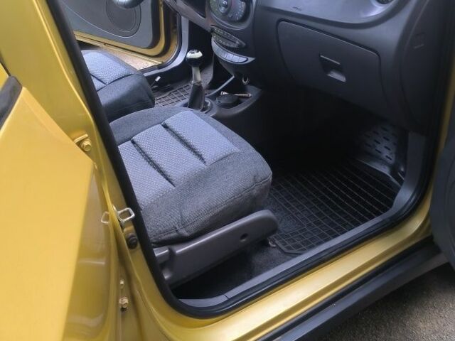 Желтый Чери Бит, объемом двигателя 1.3 л и пробегом 220 тыс. км за 2950 $, фото 7 на Automoto.ua