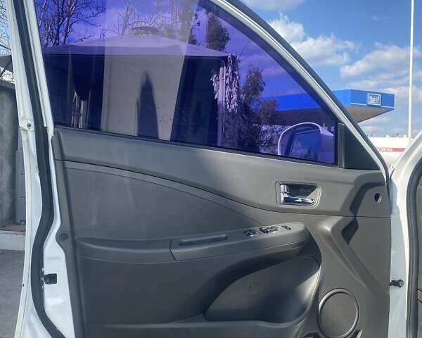 Белый Чери Е5, объемом двигателя 1.5 л и пробегом 60 тыс. км за 3600 $, фото 10 на Automoto.ua