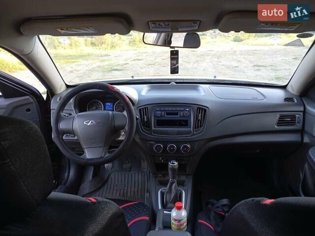 Черный Чери Е5, объемом двигателя 1.5 л и пробегом 155 тыс. км за 4200 $, фото 5 на Automoto.ua