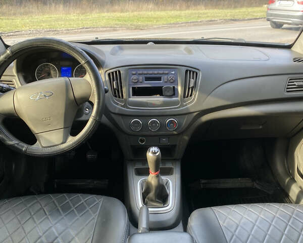 Чери Е5 2014 в Ирпене на Automoto.ua Черный Чери Е5, объемом двигателя 1.5 л и пробегом 105 тыс. км за 3000 $, фото 14 на Automoto.ua