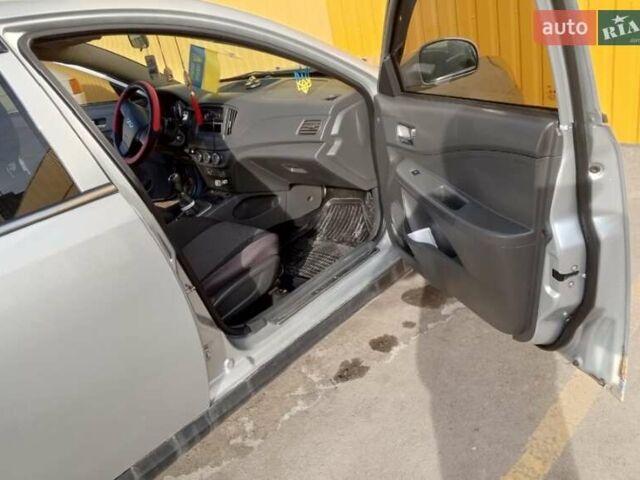 Сірий Чері Е5, об'ємом двигуна 1.5 л та пробігом 117 тис. км за 3200 $, фото 3 на Automoto.ua