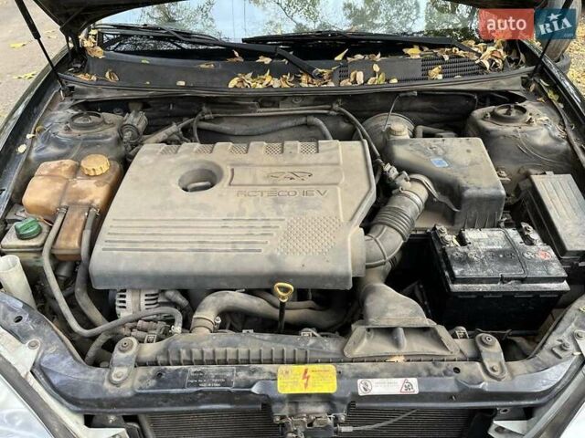 Чорний Чері Істар, об'ємом двигуна 2 л та пробігом 123 тис. км за 2700 $, фото 2 на Automoto.ua