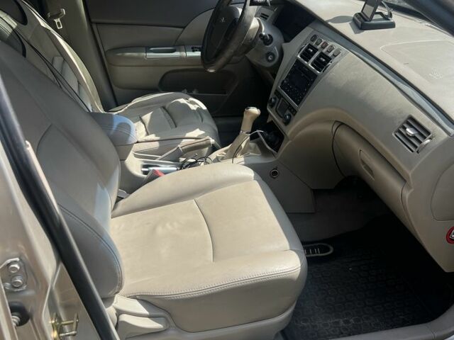 Белый Чери Элара, объемом двигателя 2 л и пробегом 124 тыс. км за 4000 $, фото 5 на Automoto.ua