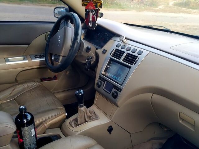 Чорний Чері Елара, об'ємом двигуна 2 л та пробігом 280 тис. км за 2200 $, фото 10 на Automoto.ua