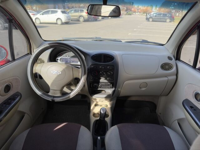 Чері Джаггі 2012 у Кривому Розі на Automoto.ua Червоний Чері Джаггі, об'ємом двигуна 1.1 л та пробігом 130 тис. км за 2800 $, фото 10 на Automoto.ua