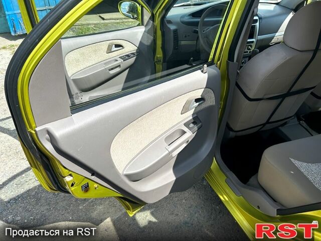 Желтый Чери Джагги, объемом двигателя 1.3 л и пробегом 48 тыс. км за 2700 $, фото 9 на Automoto.ua