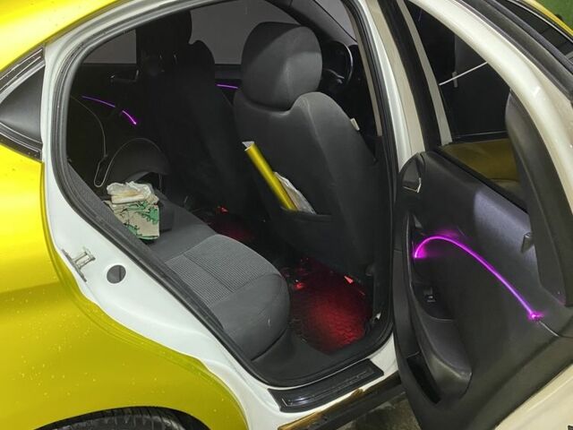 Белый Чери М11, объемом двигателя 1.6 л и пробегом 245 тыс. км за 3050 $, фото 1 на Automoto.ua