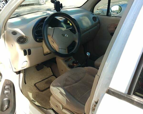 Білий Чері Кью Кью, об'ємом двигуна 1.08 л та пробігом 110 тис. км за 2750 $, фото 3 на Automoto.ua