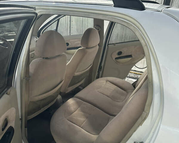 Білий Чері Кью Кью, об'ємом двигуна 1.08 л та пробігом 88 тис. км за 2700 $, фото 6 на Automoto.ua