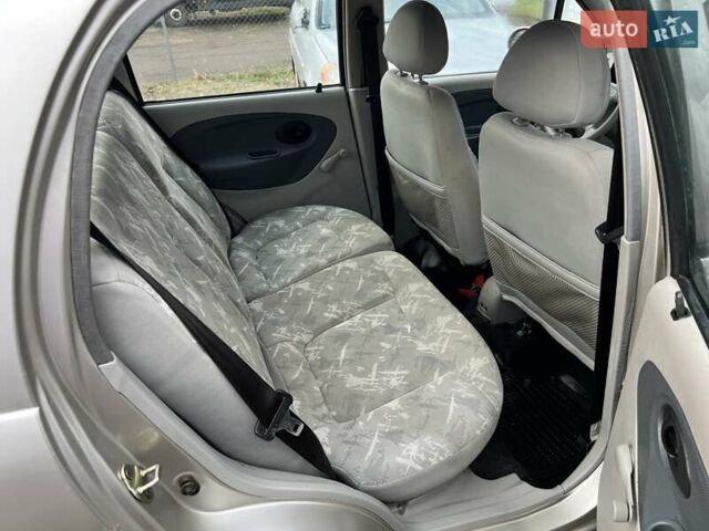 Бежевый Чери Кью Кью, объемом двигателя 1.08 л и пробегом 106 тыс. км за 1550 $, фото 10 на Automoto.ua