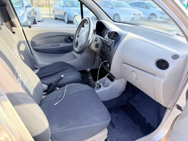 Бежевый Чери Кью Кью, объемом двигателя 1.1 л и пробегом 200 тыс. км за 1350 $, фото 5 на Automoto.ua