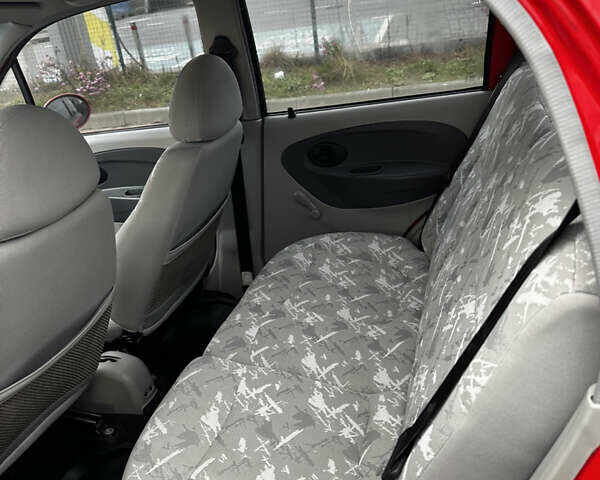 Красный Чери Кью Кью, объемом двигателя 1.08 л и пробегом 147 тыс. км за 2000 $, фото 8 на Automoto.ua