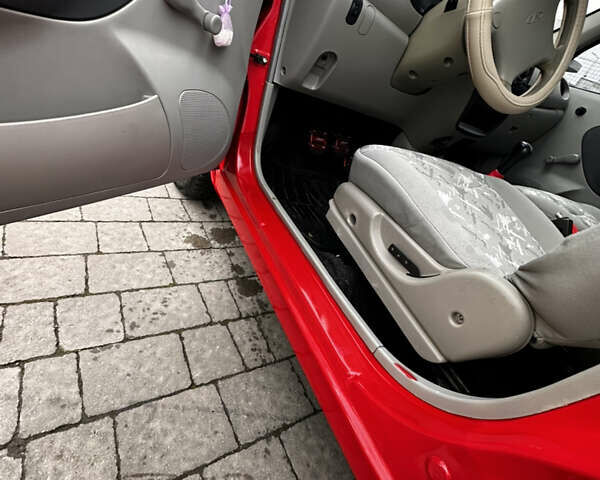 Красный Чери Кью Кью, объемом двигателя 1.08 л и пробегом 147 тыс. км за 2000 $, фото 4 на Automoto.ua