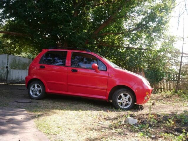 Красный Чери Кью Кью, объемом двигателя 1.1 л и пробегом 71 тыс. км за 2000 $, фото 3 на Automoto.ua