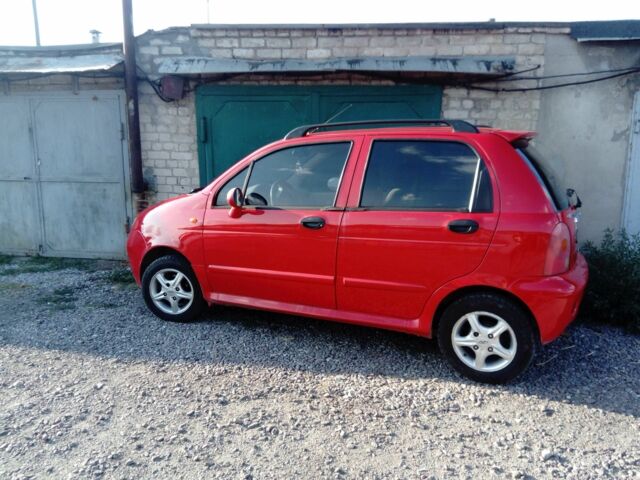 Красный Чери Кью Кью, объемом двигателя 1.1 л и пробегом 71 тыс. км за 2000 $, фото 4 на Automoto.ua