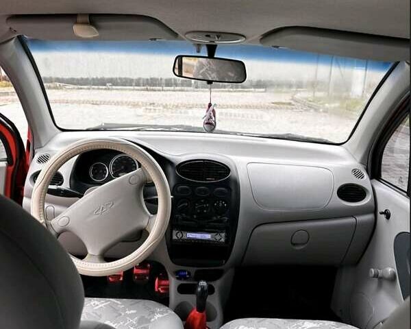 Красный Чери Кью Кью, объемом двигателя 1.08 л и пробегом 90 тыс. км за 1950 $, фото 5 на Automoto.ua