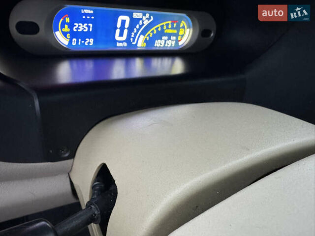 Красный Чери Кью Кью, объемом двигателя 1.1 л и пробегом 107 тыс. км за 1900 $, фото 13 на Automoto.ua