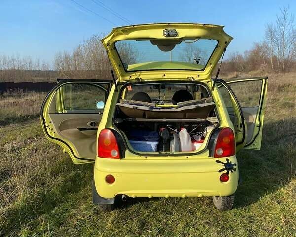 Желтый Чери Кью Кью, объемом двигателя 1.1 л и пробегом 117 тыс. км за 2350 $, фото 3 на Automoto.ua