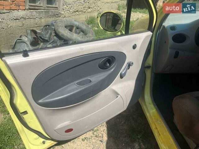 Желтый Чери Кью Кью, объемом двигателя 1.08 л и пробегом 191 тыс. км за 1674 $, фото 3 на Automoto.ua