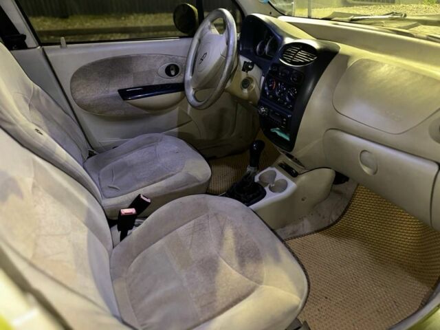 Желтый Чери Кью Кью, объемом двигателя 1.1 л и пробегом 200 тыс. км за 1899 $, фото 4 на Automoto.ua