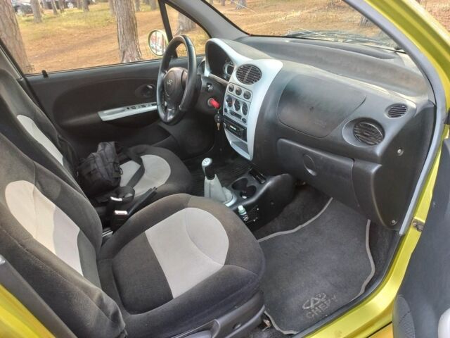 Желтый Чери Кью Кью, объемом двигателя 1.1 л и пробегом 150 тыс. км за 1500 $, фото 7 на Automoto.ua