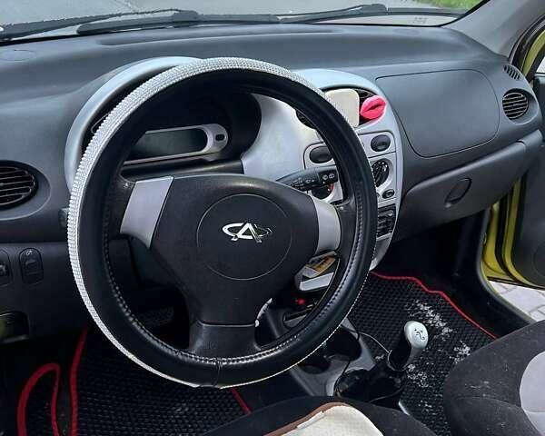 Желтый Чери Кью Кью, объемом двигателя 1.08 л и пробегом 66 тыс. км за 2000 $, фото 6 на Automoto.ua