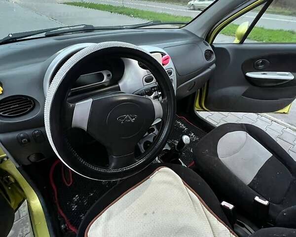 Желтый Чери Кью Кью, объемом двигателя 1.08 л и пробегом 66 тыс. км за 2000 $, фото 8 на Automoto.ua