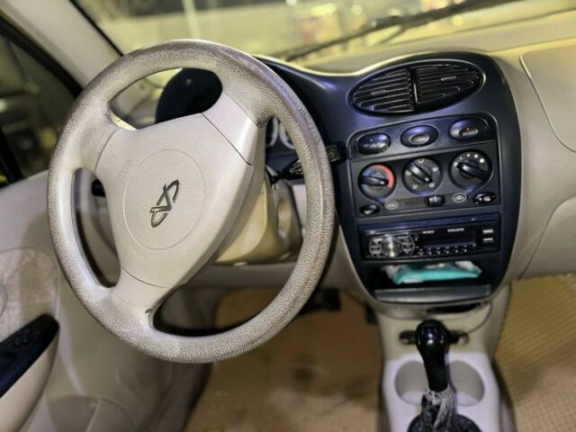 Желтый Чери Кью Кью, объемом двигателя 1.1 л и пробегом 200 тыс. км за 1899 $, фото 5 на Automoto.ua